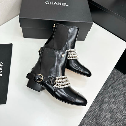 C 25 New sheepskin boots (suede/shiny black)