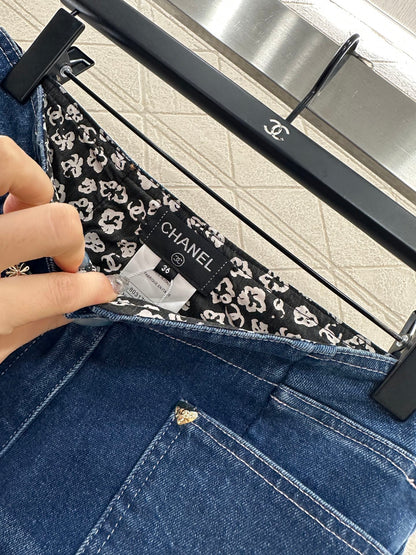 C 25 Distressed stretch jeans