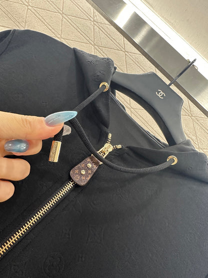 L 25 Hooded dark patterned logo jacket+pants set