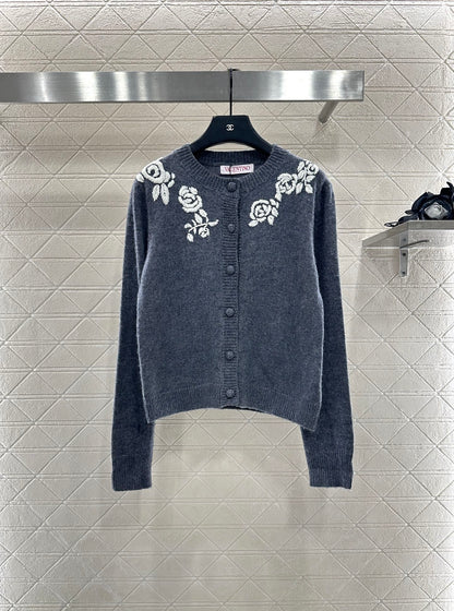 Val 25 Round neck embroidered knitted wool cardigan