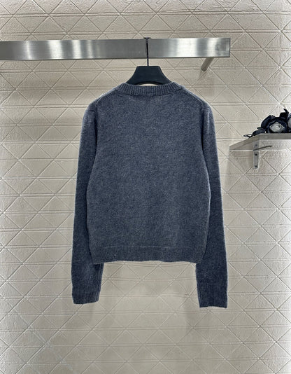 Val 25 Round neck embroidered knitted wool cardigan