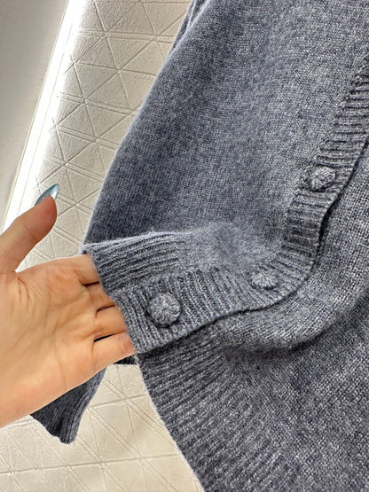 Val 25 Round neck embroidered knitted wool cardigan