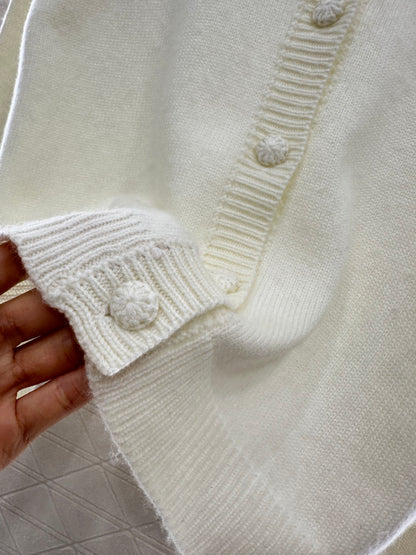 Val 25 Round neck embroidered knitted wool cardigan