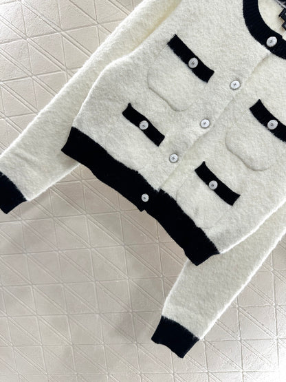 C 25 Round neck embroidered knitted wool cardigan