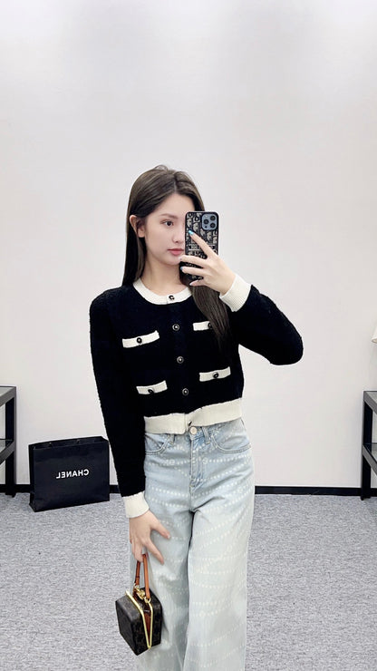 C 25 Round neck embroidered knitted wool cardigan
