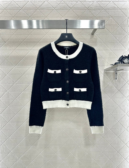 C 25 Round neck embroidered knitted wool cardigan