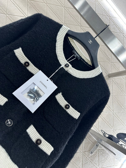 C 25 Round neck embroidered knitted wool cardigan