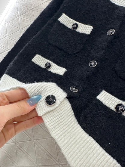 C 25 Round neck embroidered knitted wool cardigan