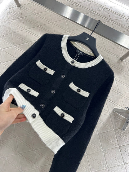 C 25 Round neck embroidered knitted wool cardigan