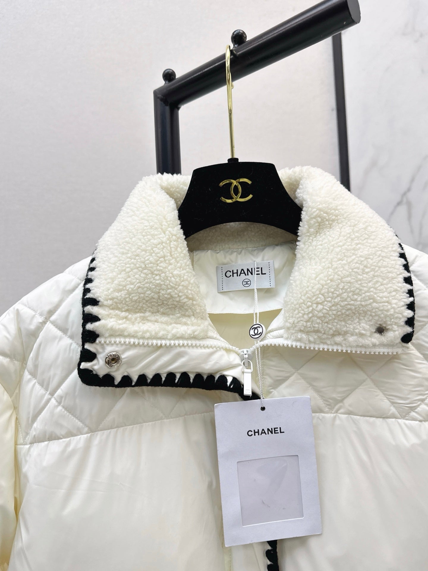C 25 New Stand Collar Down Jacket (White/Black)