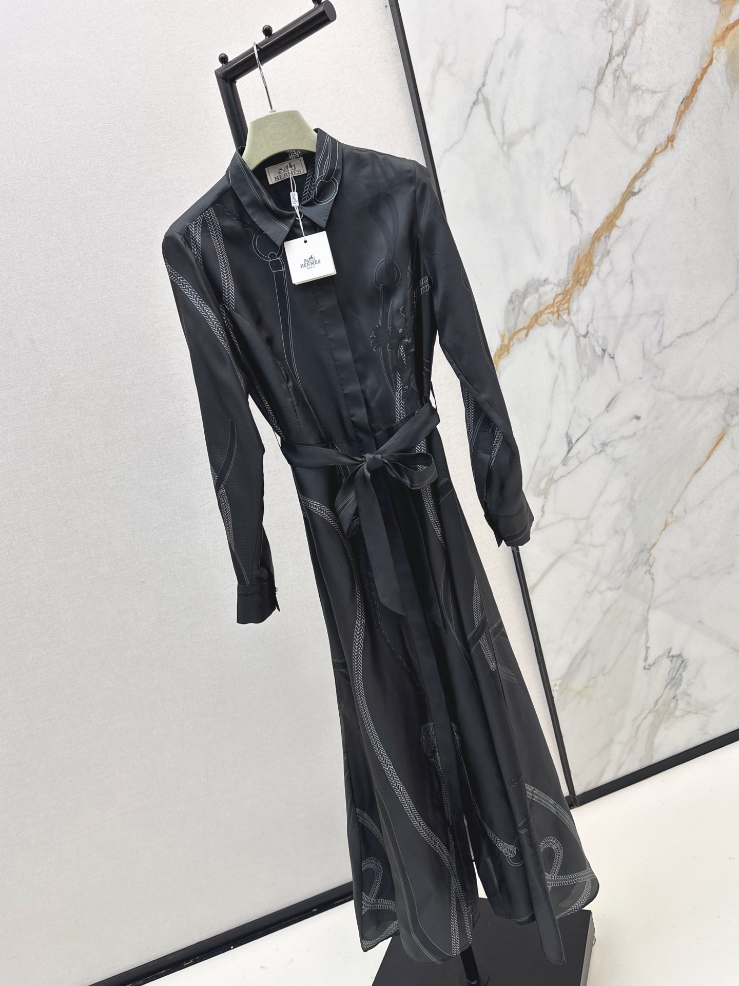 He 25 Positioned print silk dress