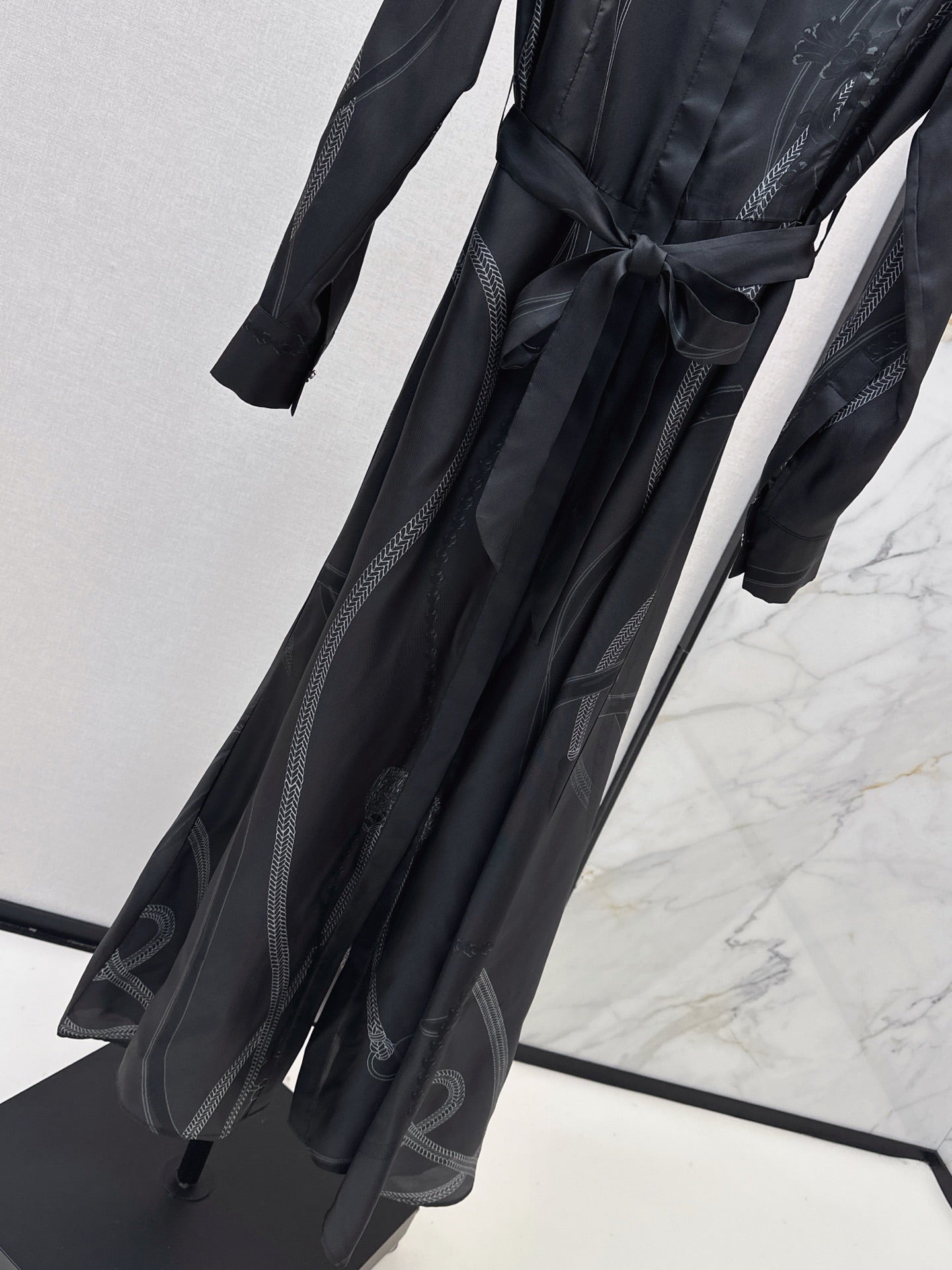 He 25 Positioned print silk dress