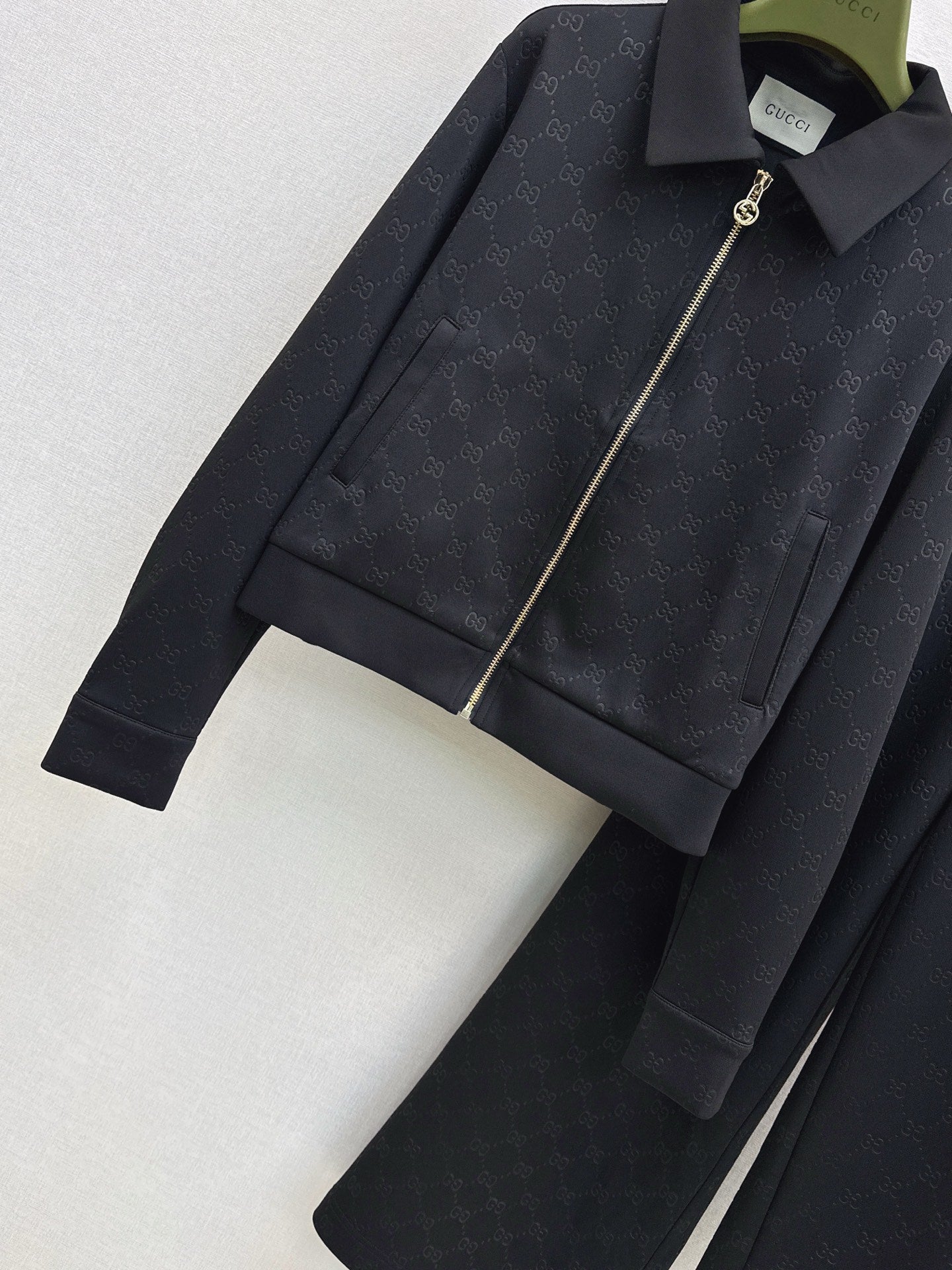 Gu 25 Embossed logo jacket and elastic waist trousers set(KHAKI/BLACK)