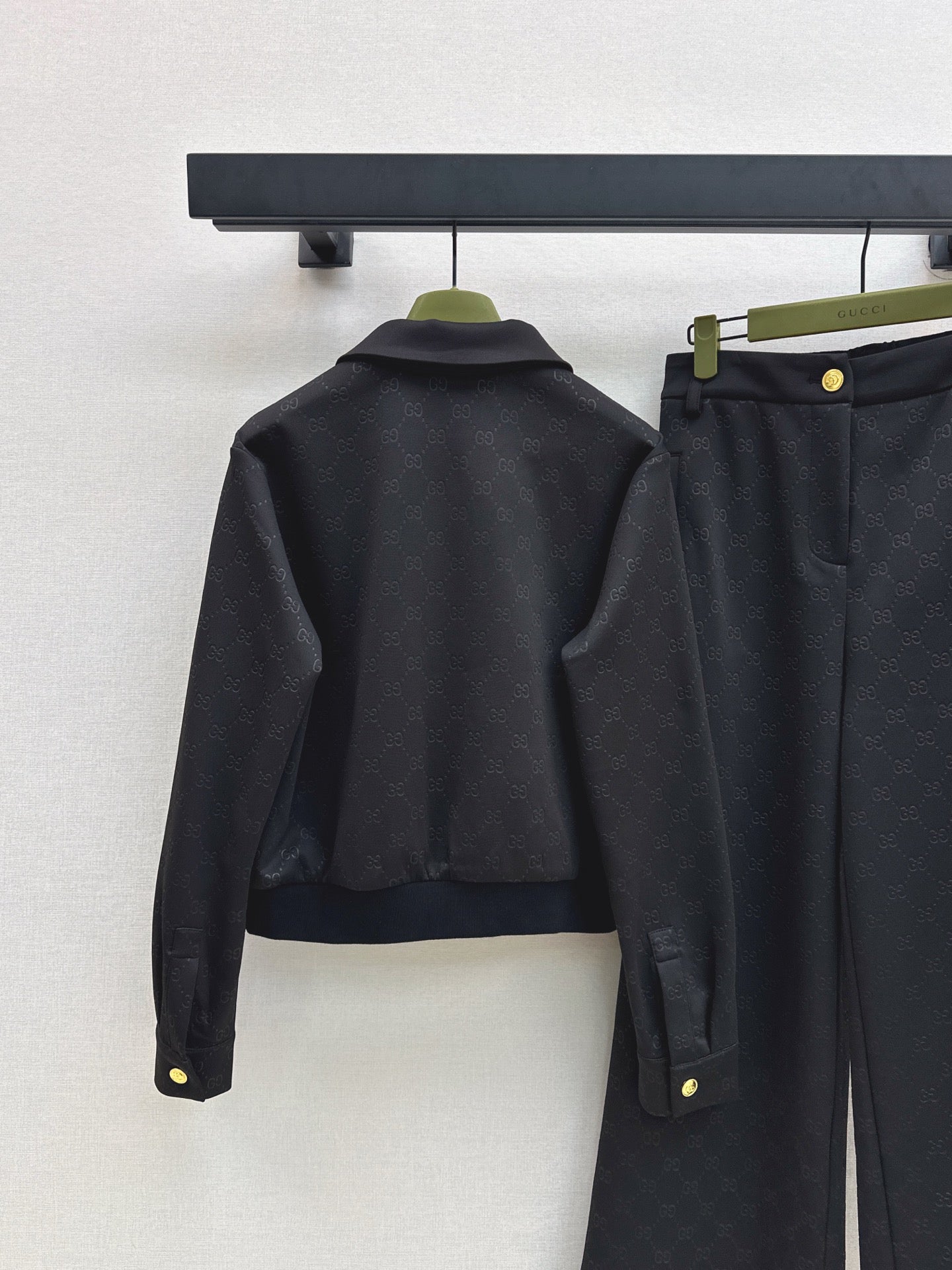 Gu 25 Embossed logo jacket and elastic waist trousers set(KHAKI/BLACK)
