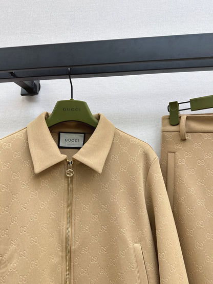 Gu 25 Embossed logo jacket and elastic waist trousers set(KHAKI/BLACK)