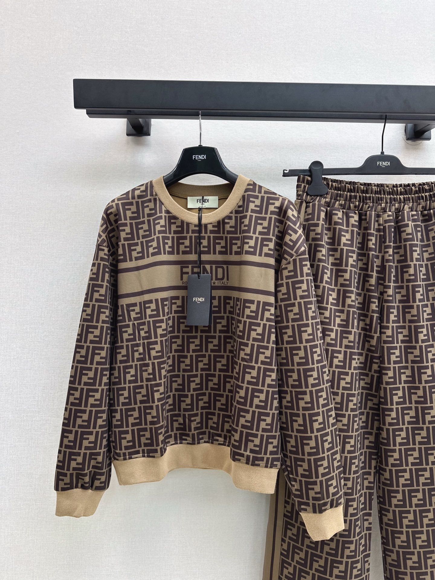 Fe 25 New classic monogram logo casual suit