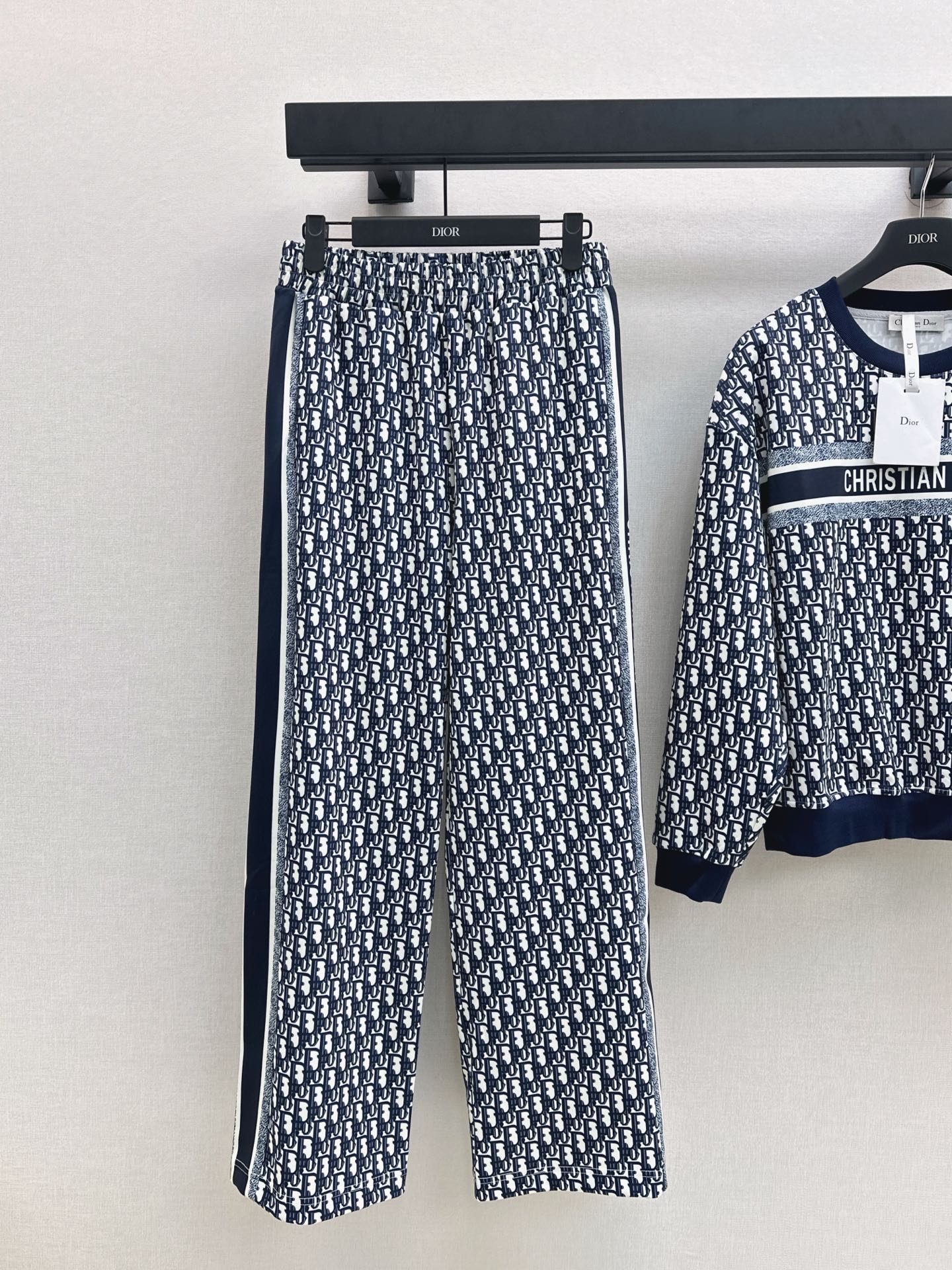 Di 25 Classic logo monogram sweatshirt + elastic waist casual pants set