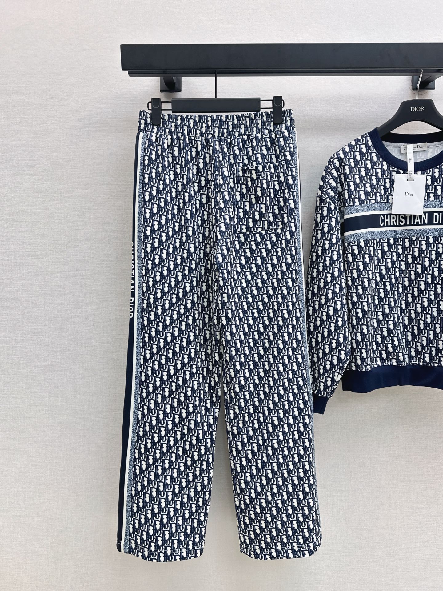 Di 25 Classic logo monogram sweatshirt + elastic waist casual pants set