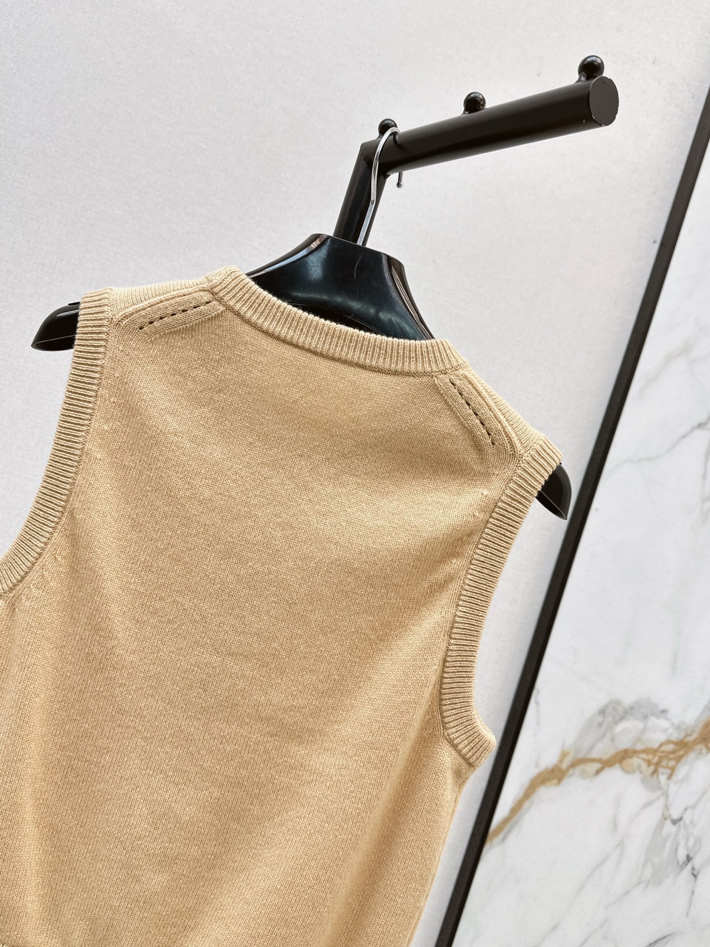 Ce 25 New classic embroidered sleeveless sweater