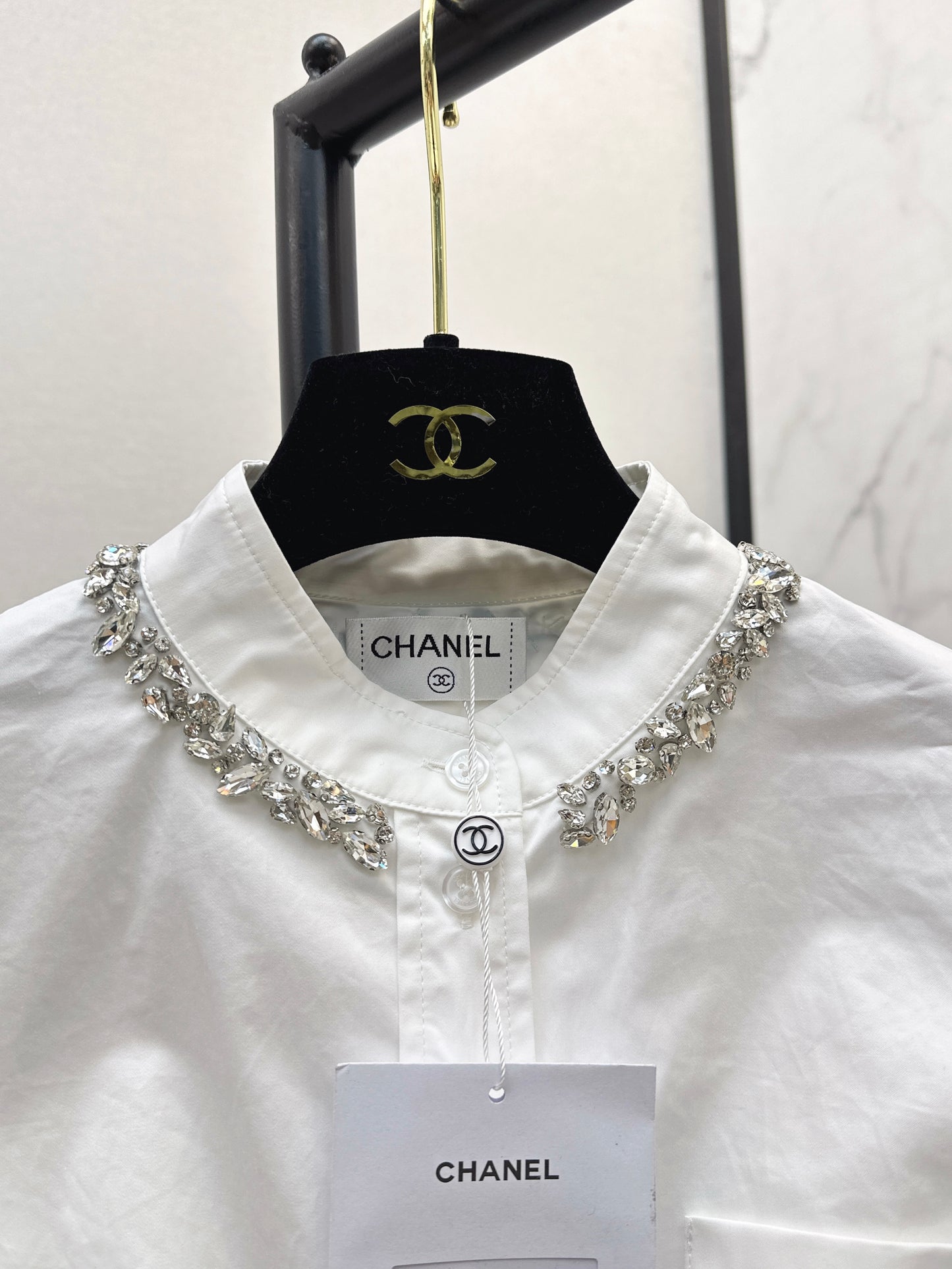 C 25 New Rhinestone Decorated Cropped White Shirt