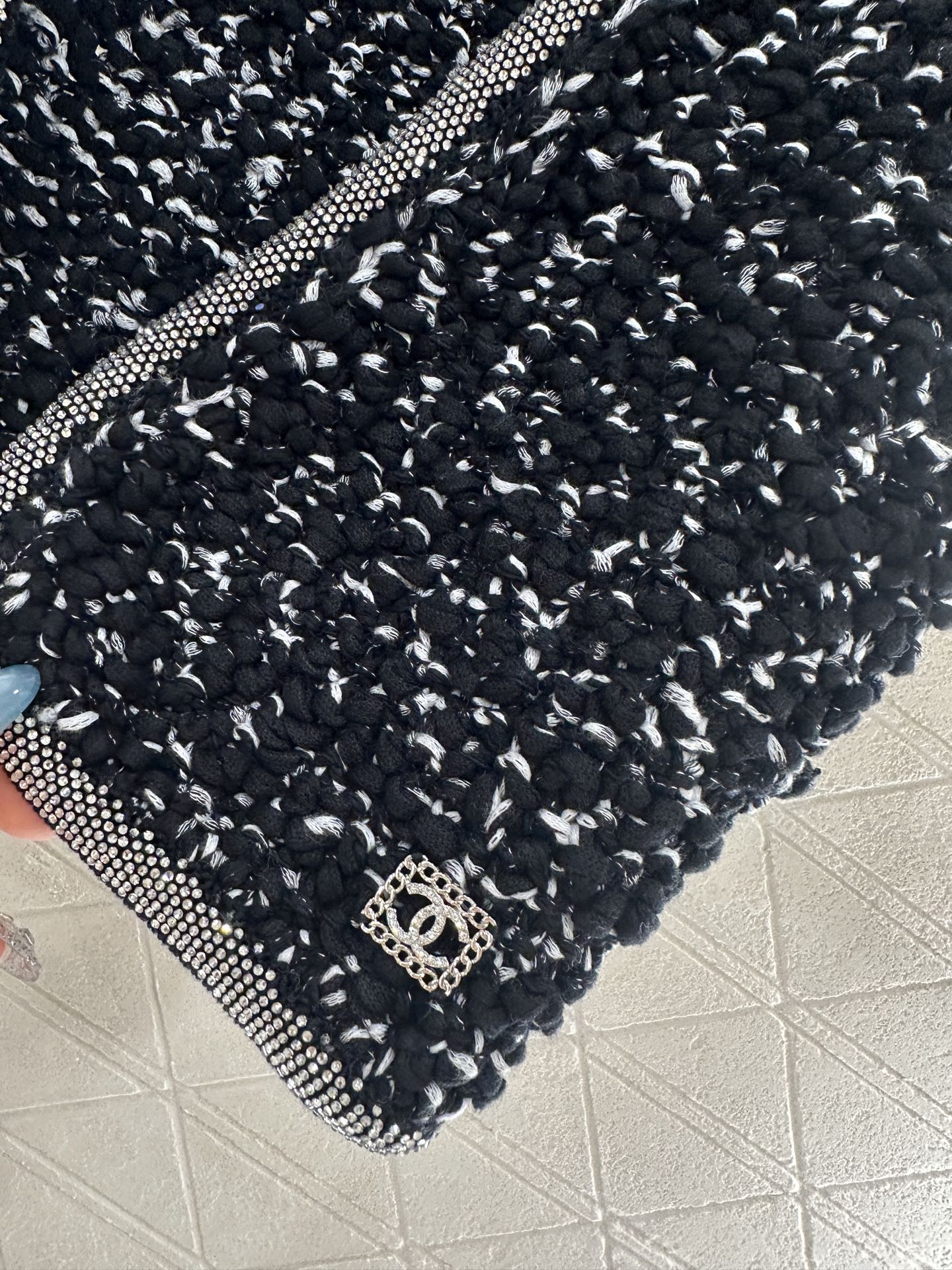 C 25 New rhinestone tied edge knitted vest half skirt set