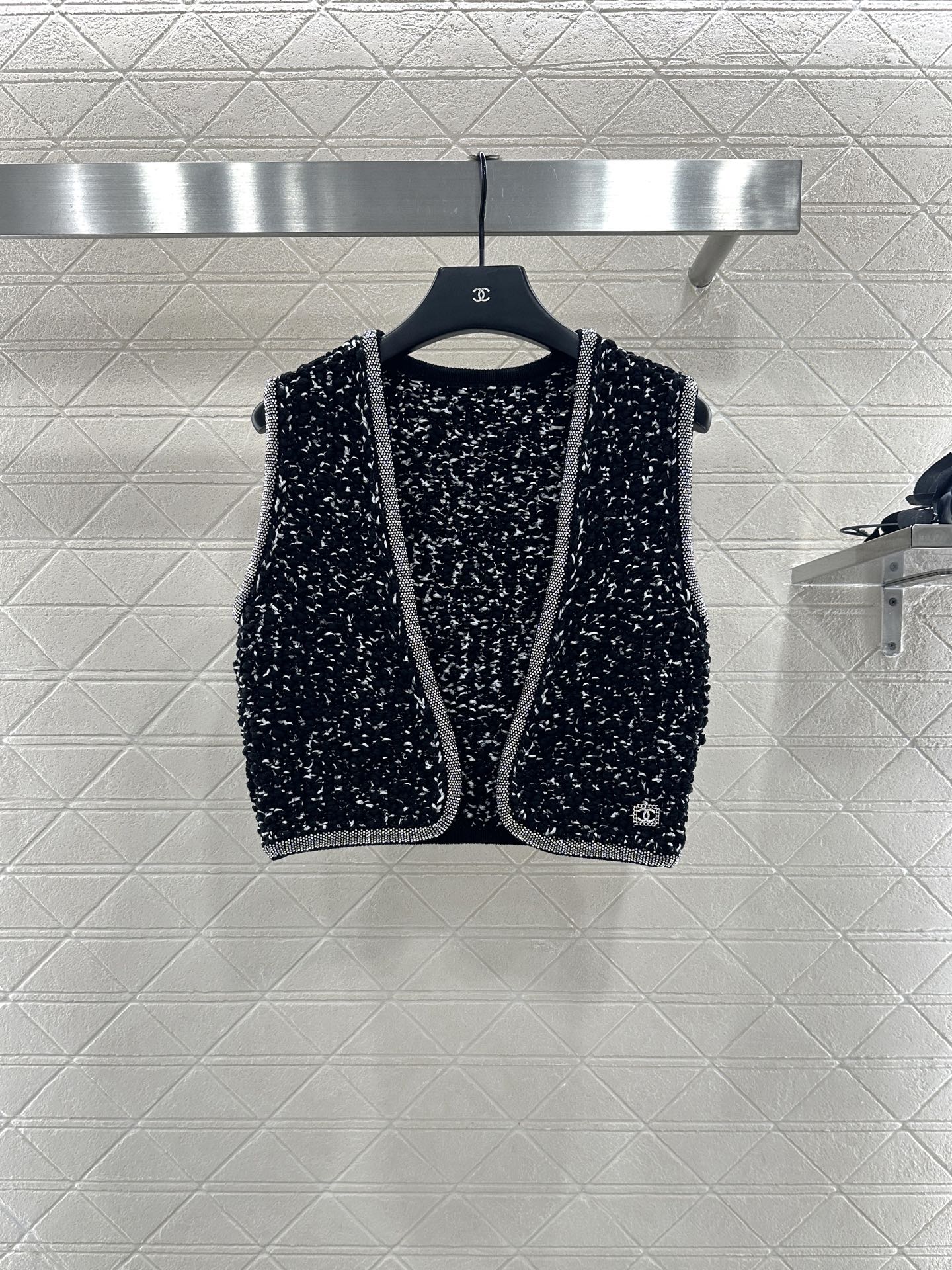 C 25 New rhinestone tied edge knitted vest half skirt set