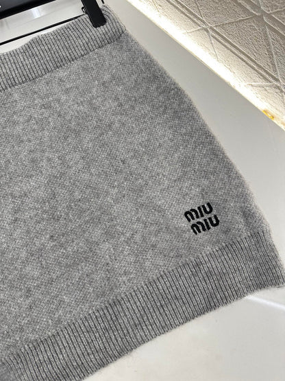 Mi 25 Knitted top and skirt set