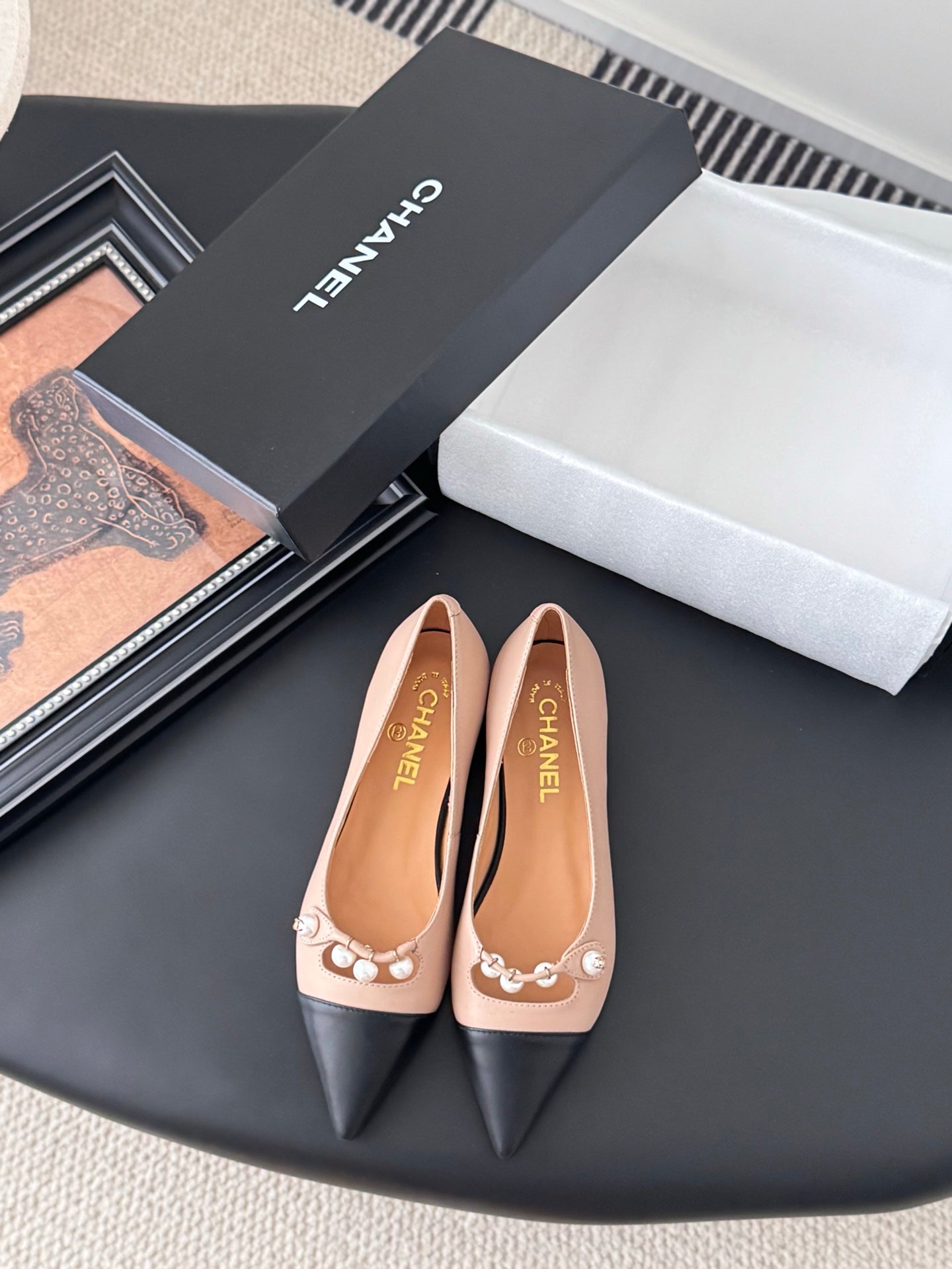 C 25 Pointed low heeled shoes（WHITE/BLACK/PINK）