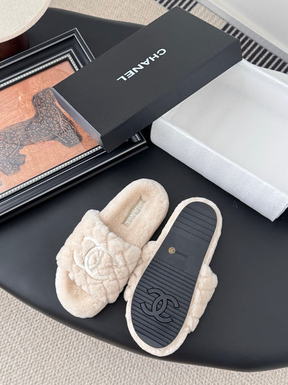 C 25K new fur slippers