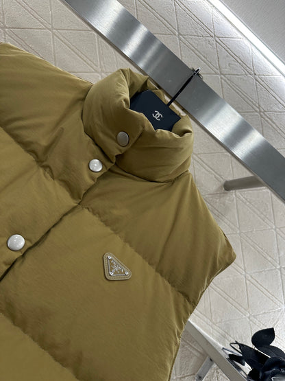Pr 25 Standing collar down vest