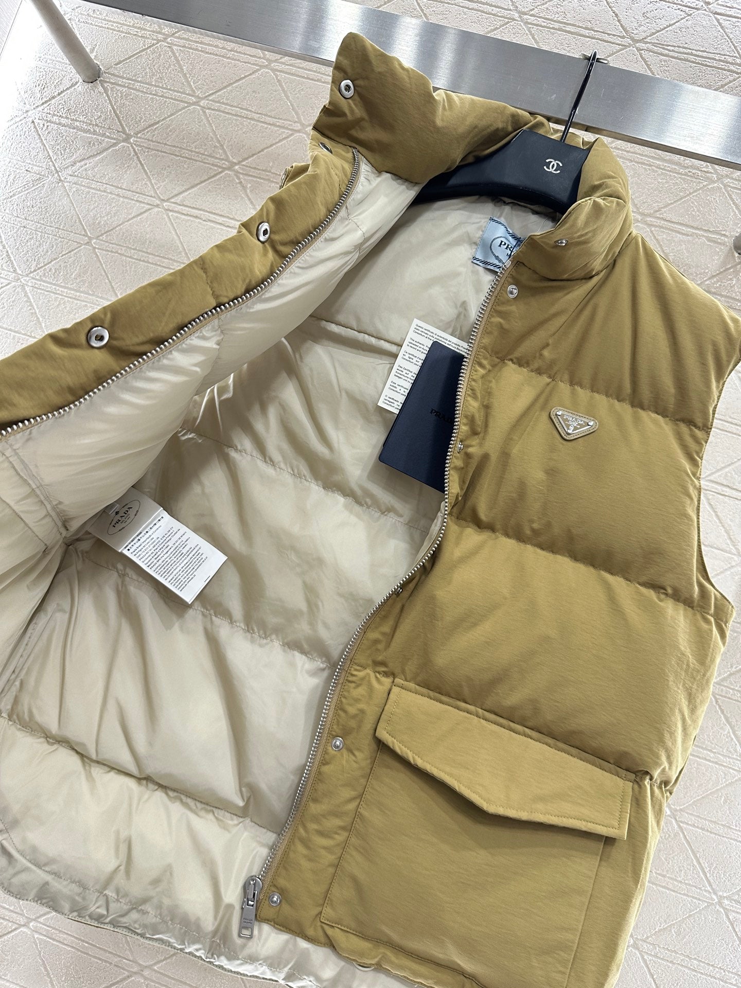 Pr 25 Standing collar down vest