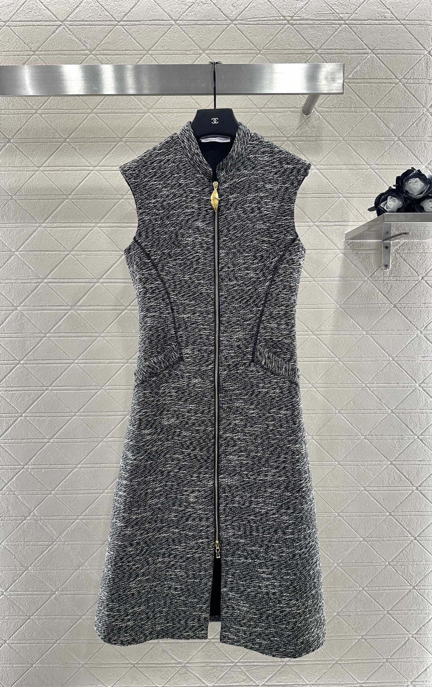 sch 25 Sleeveless stand up collar long zipper dress