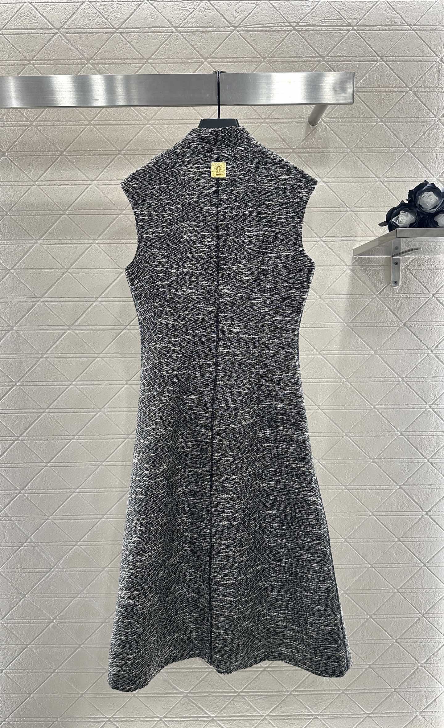 sch 25 Sleeveless stand up collar long zipper dress