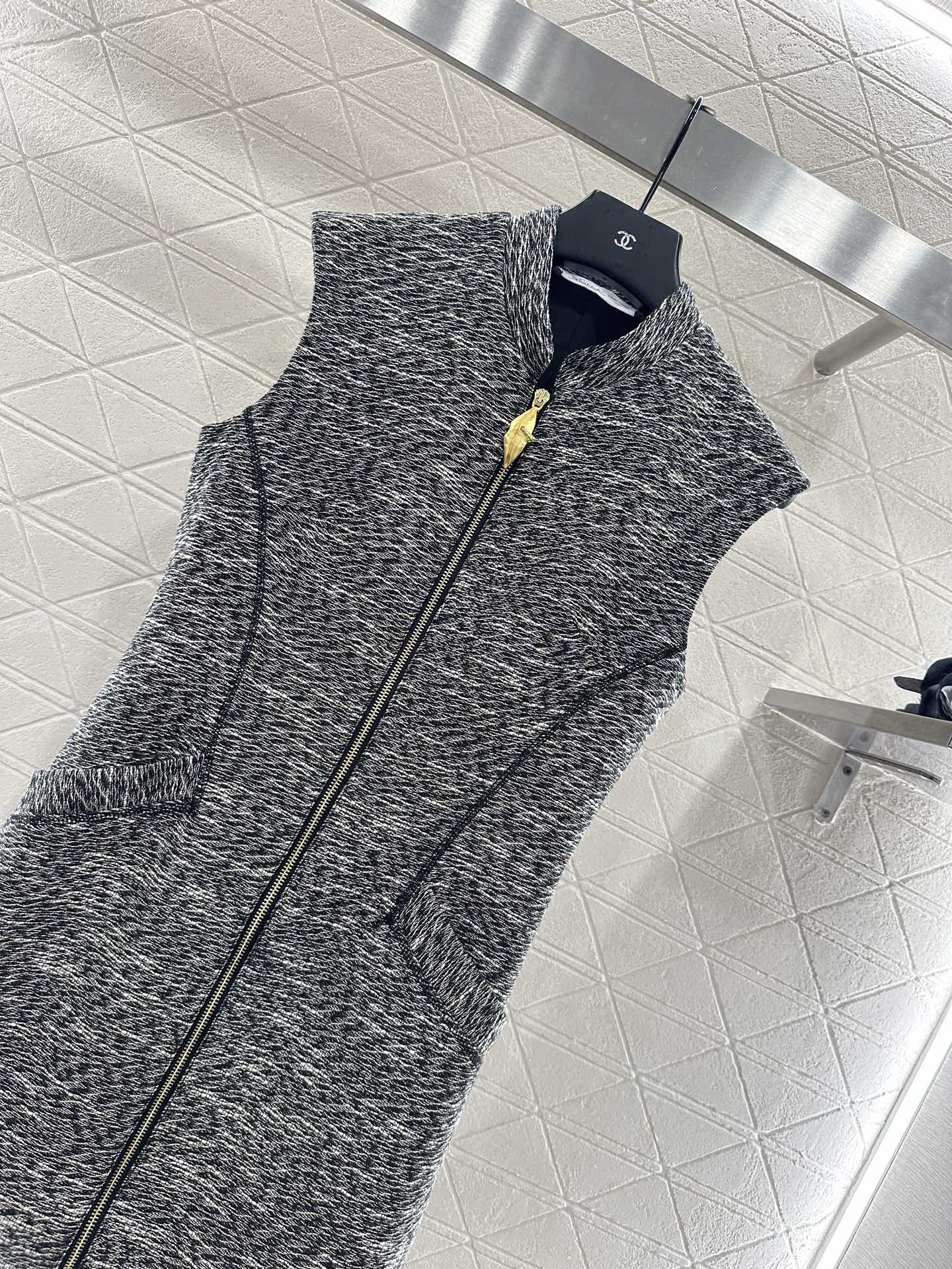 sch 25 Sleeveless stand up collar long zipper dress