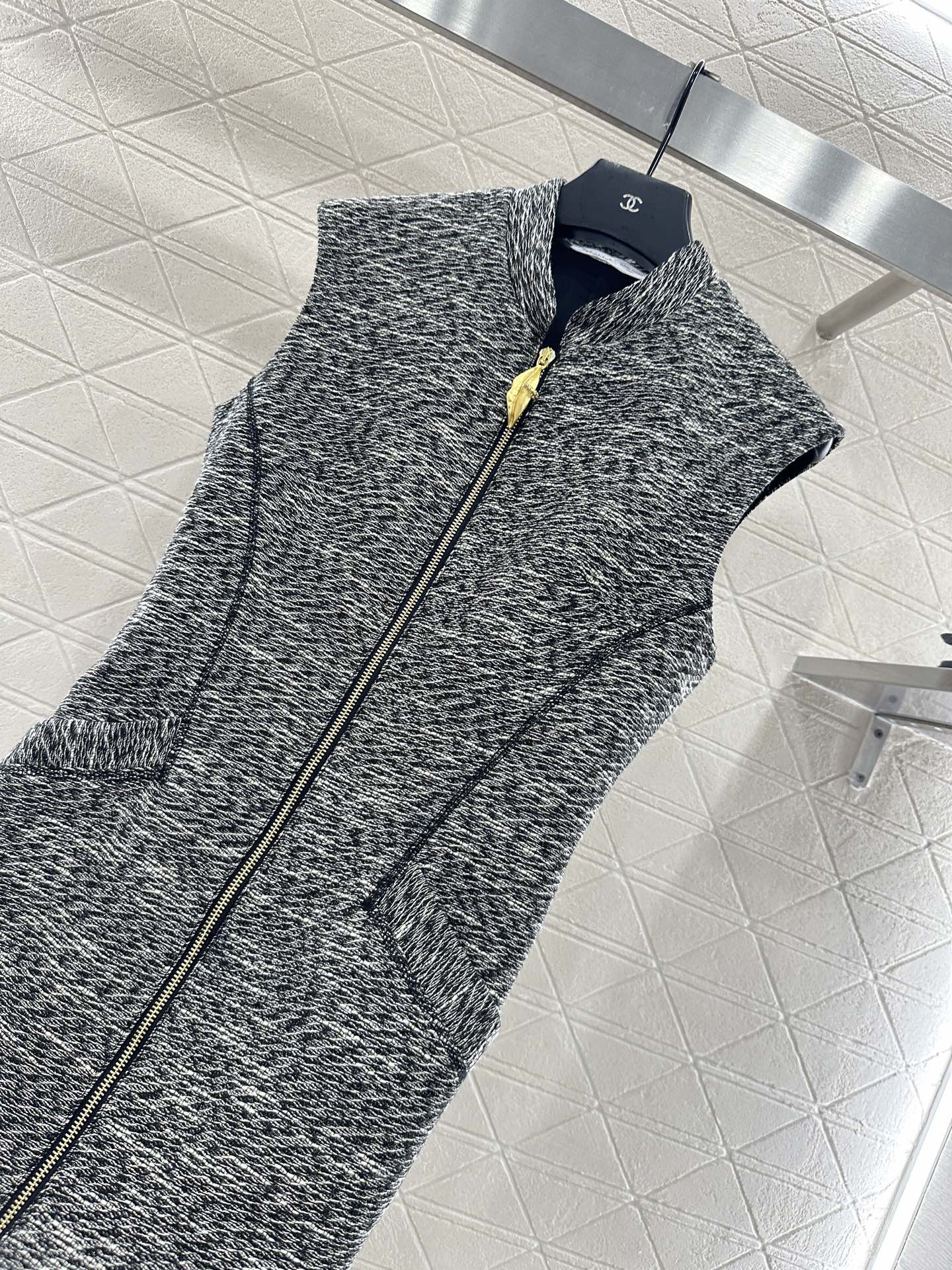 sch 25 Sleeveless stand up collar long zipper dress