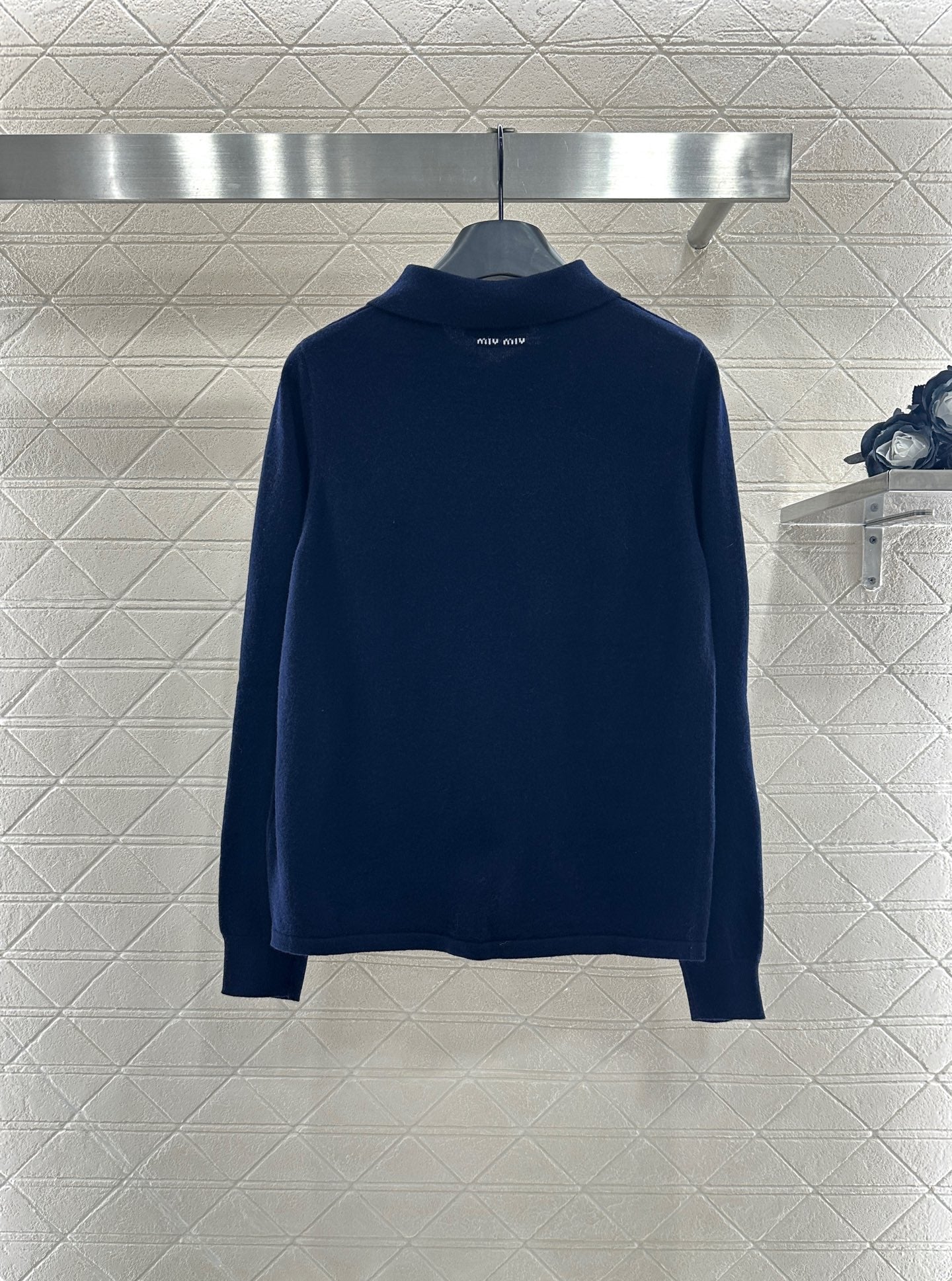 Mi 25 Flip collar slanted open collar knitted long sleeved shirt