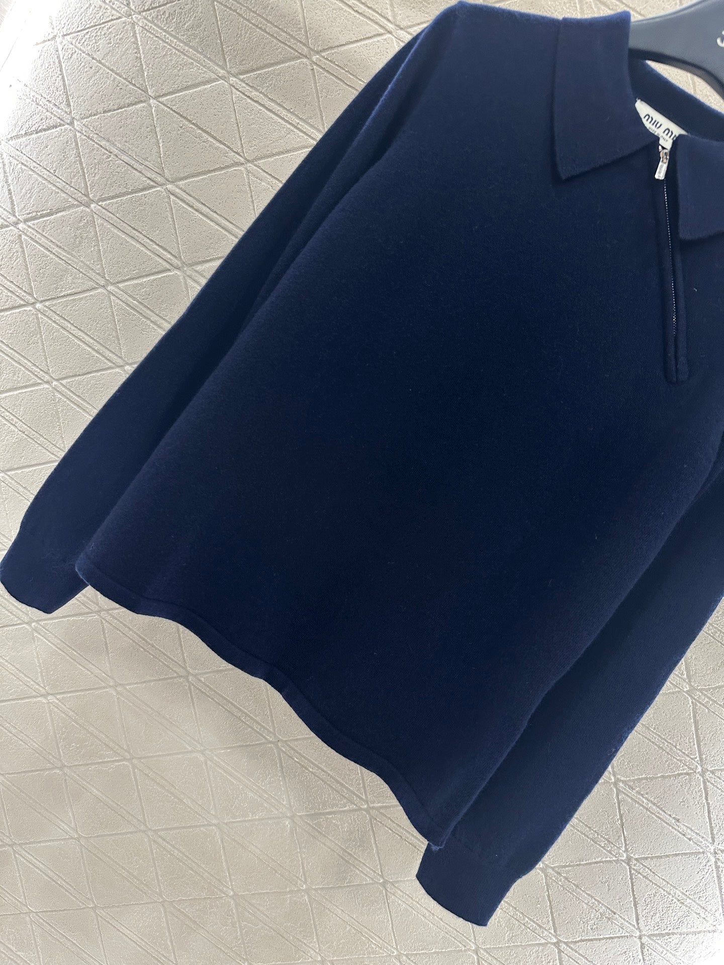 Mi 25 Flip collar slanted open collar knitted long sleeved shirt