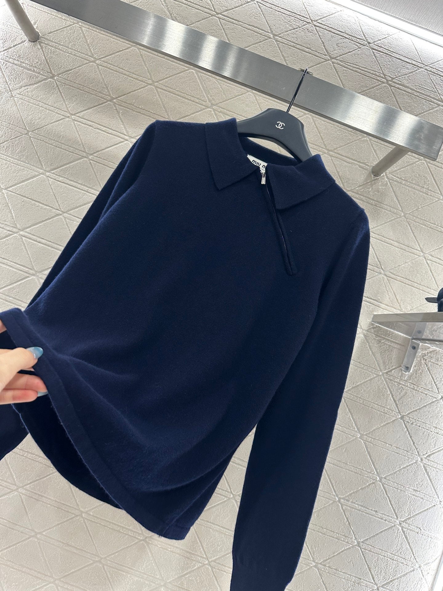Mi 25 Flip collar slanted open collar knitted long sleeved shirt
