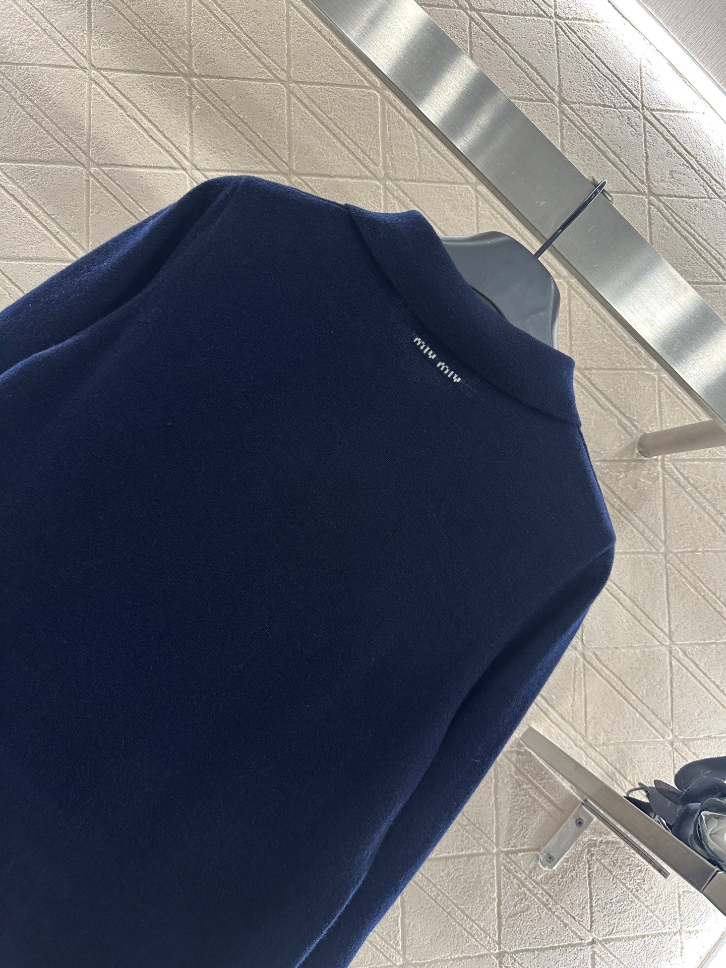 Mi 25 Flip collar slanted open collar knitted long sleeved shirt