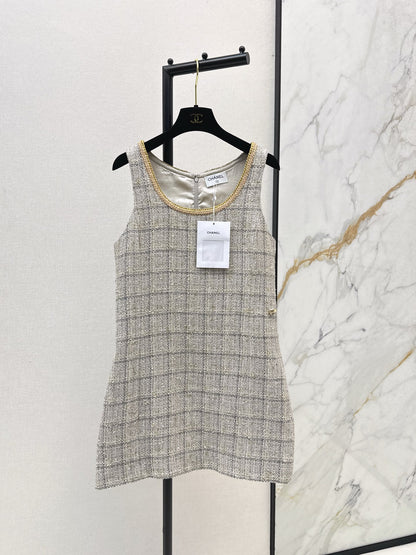 C 25 New sleeveless woven dress