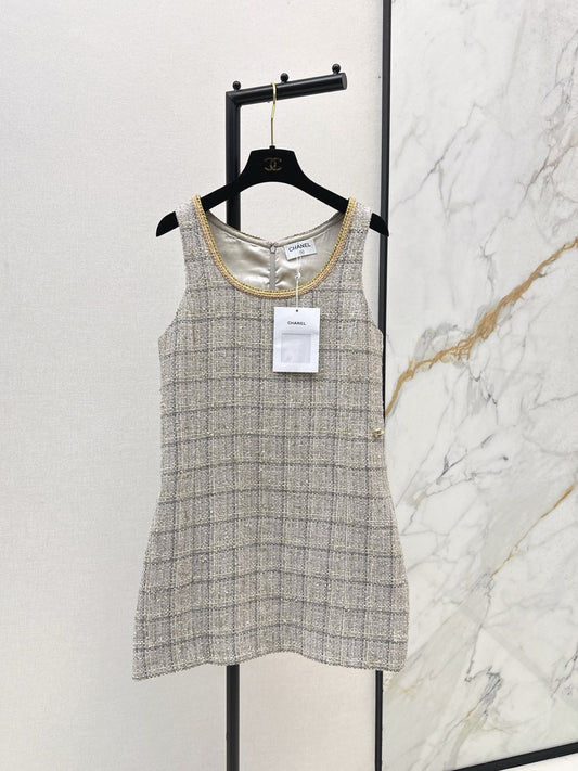 C 25 New sleeveless woven dress