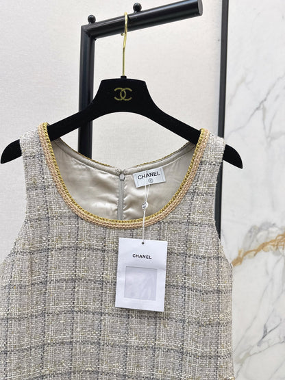 C 25 New sleeveless woven dress