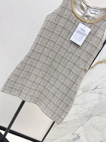 C 25 New sleeveless woven dress