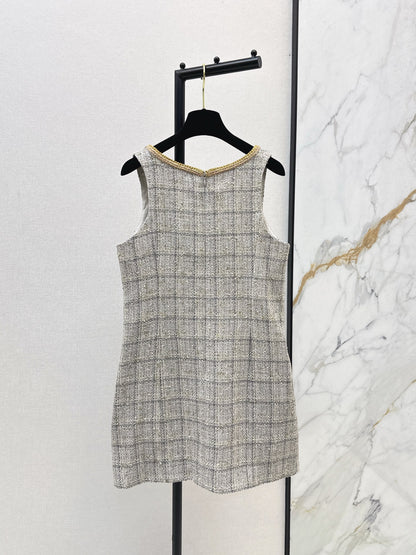 C 25 New sleeveless woven dress