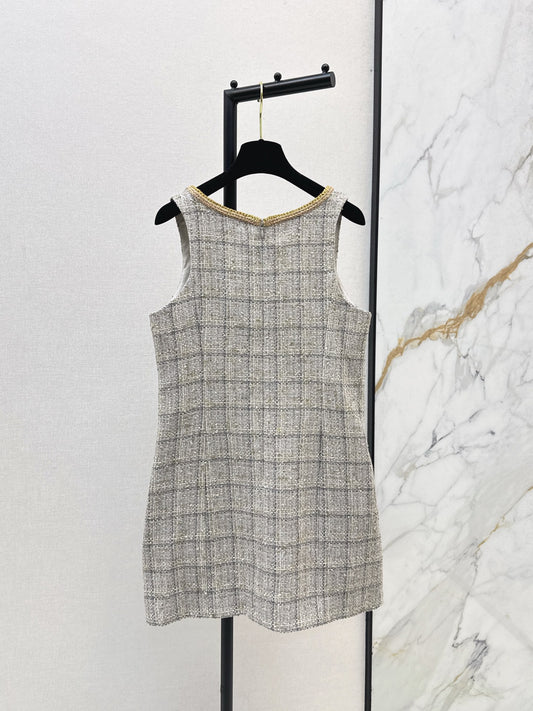 C 25 New sleeveless woven dress