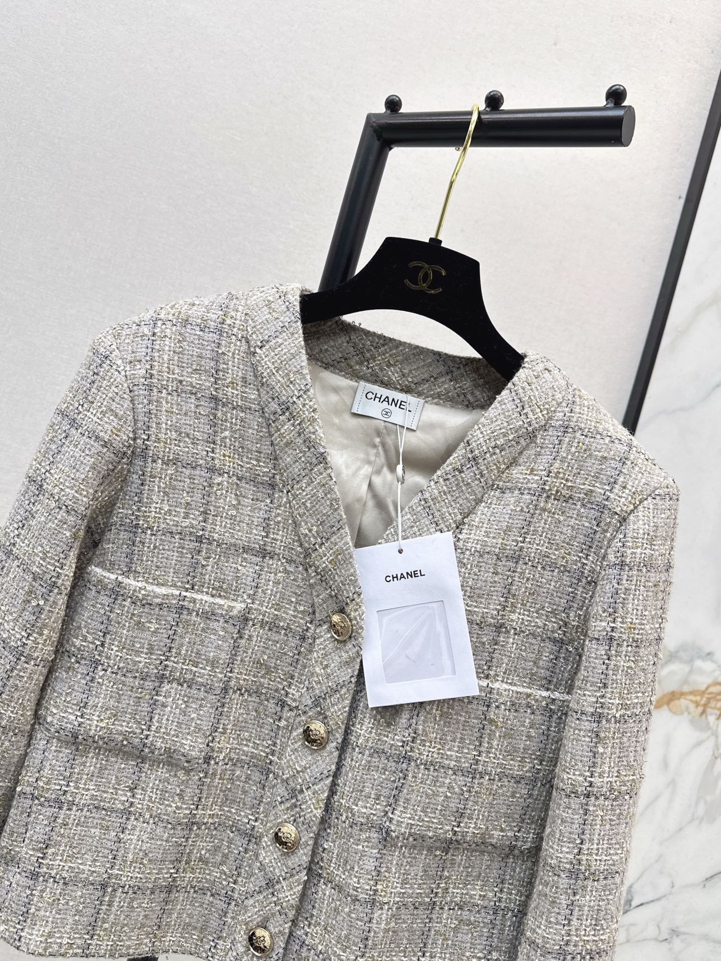 C 25 New V-neck woven jacket