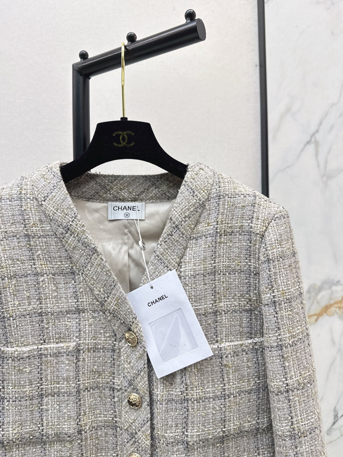 C 25 New V-neck woven jacket