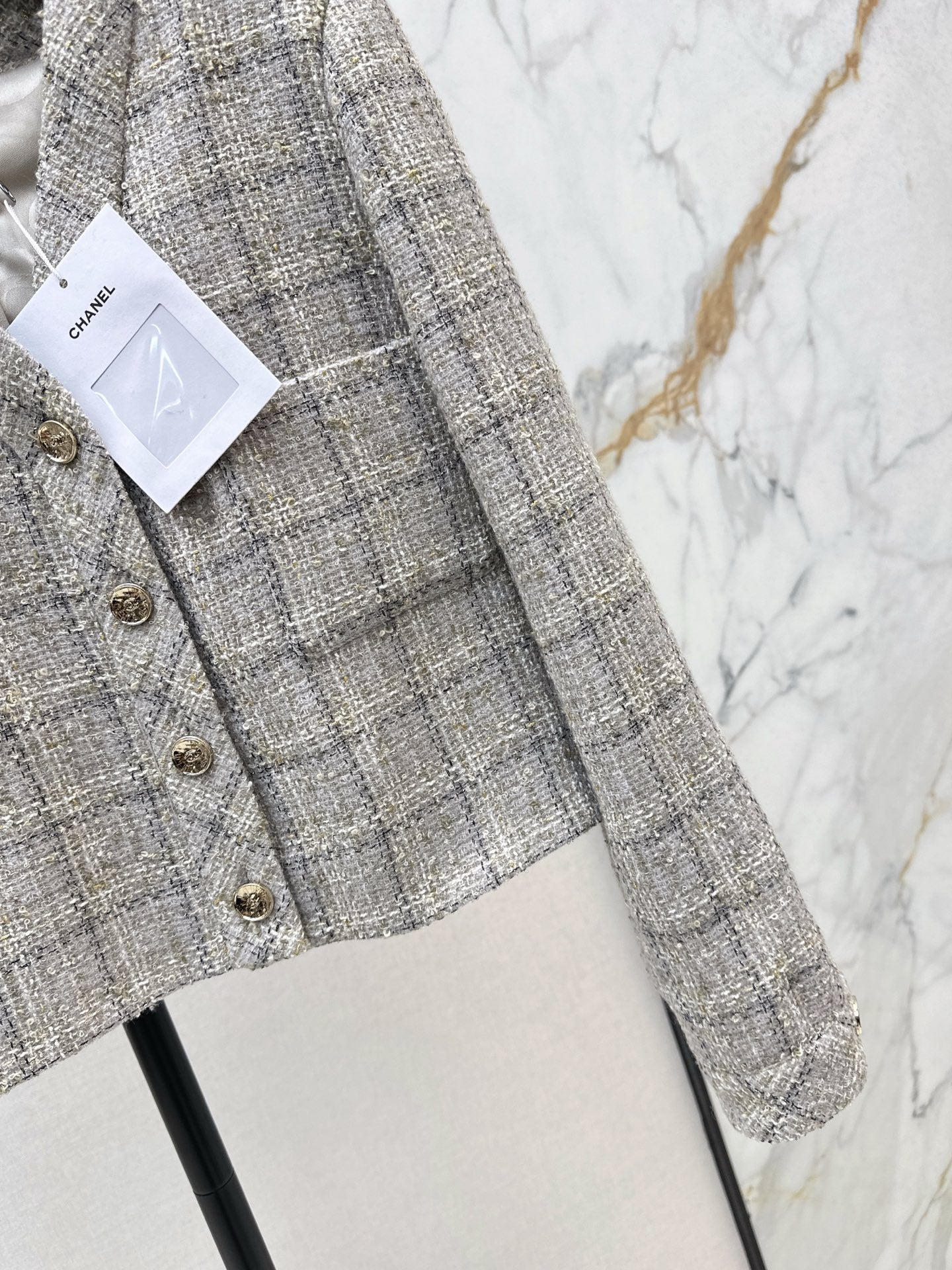 C 25 New V-neck woven jacket