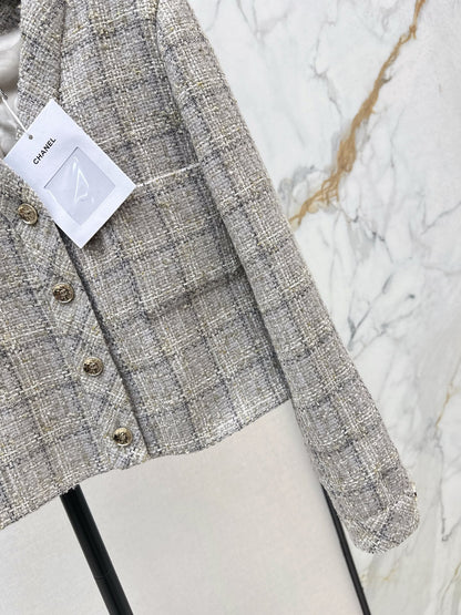 C 25 New V-neck woven jacket