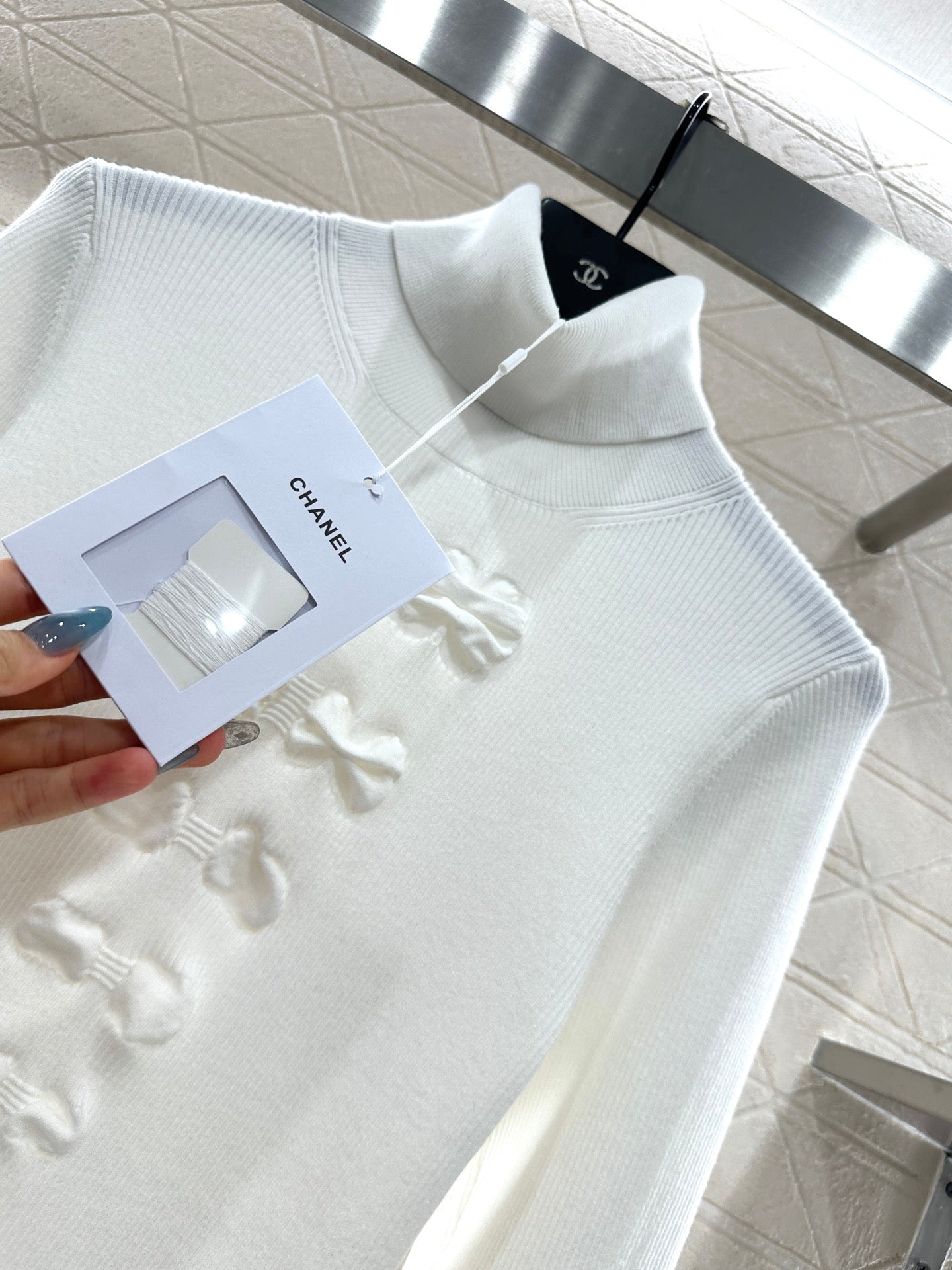 C 25 Bow tie high neck long sleeved sweater(WHITE/BLACK)
